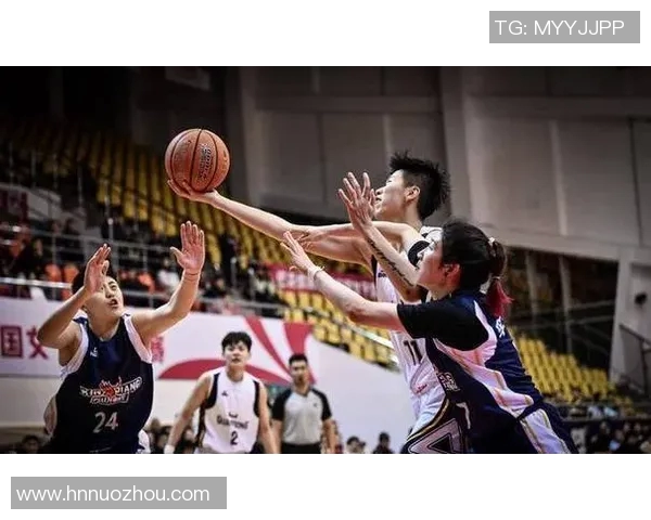 重庆篮球队灵活性深度对比分析及其战术影响探讨