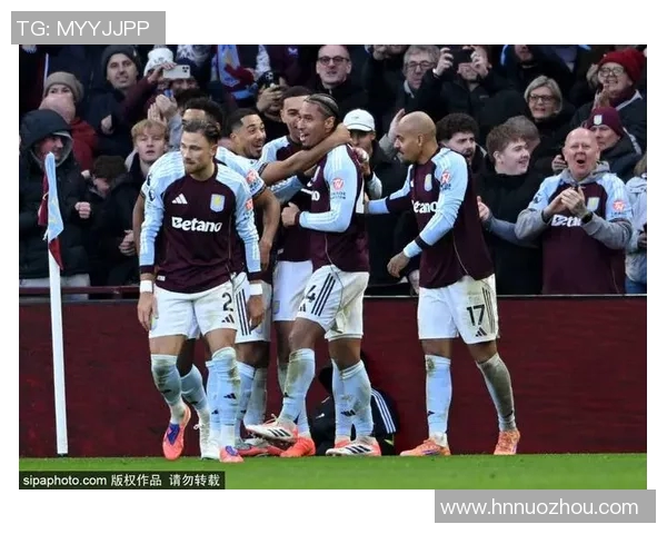 马丁内斯的传奇旅程：从青涩球员到足球巨星的蜕变与荣耀